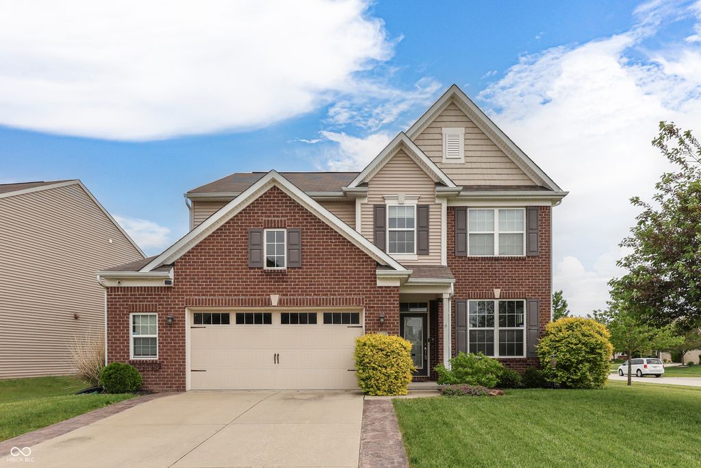 2689 Falcon Drive, Greenwood, IN 46143