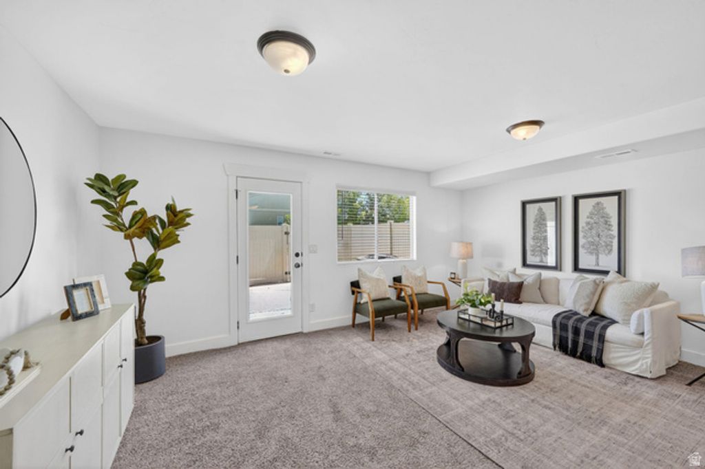Image 13 of property listing at 213 S TAMARAK CIR, Lehi, UT 84043