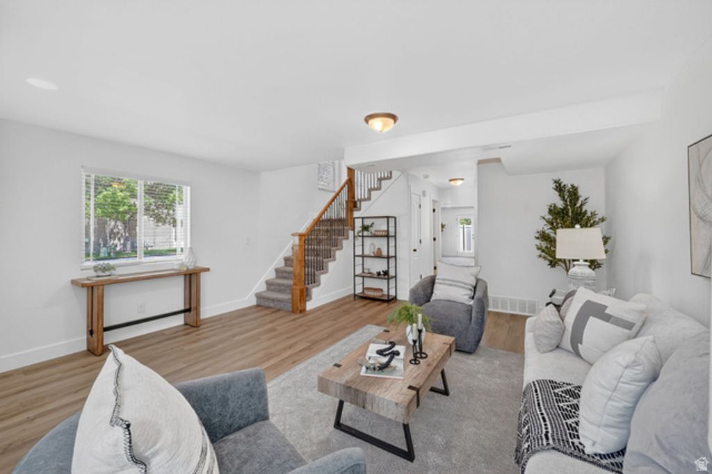 Image 14 of property listing at 213 S TAMARAK CIR, Lehi, UT 84043
