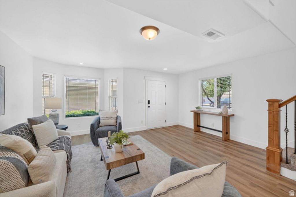 Image 15 of property listing at 213 S TAMARAK CIR, Lehi, UT 84043