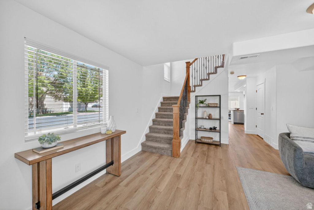 Image 19 of property listing at 213 S TAMARAK CIR, Lehi, UT 84043