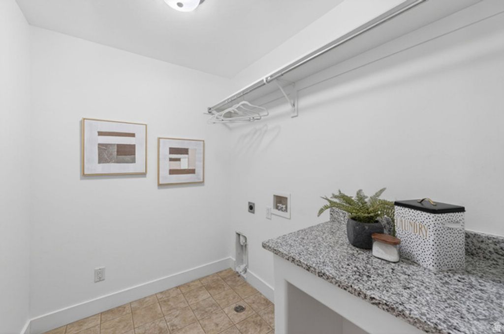 Image 30 of property listing at 213 S TAMARAK CIR, Lehi, UT 84043