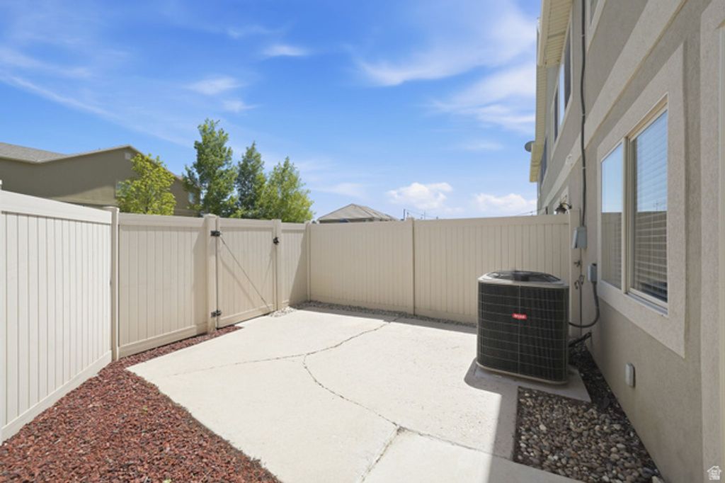 Image 32 of property listing at 213 S TAMARAK CIR, Lehi, UT 84043