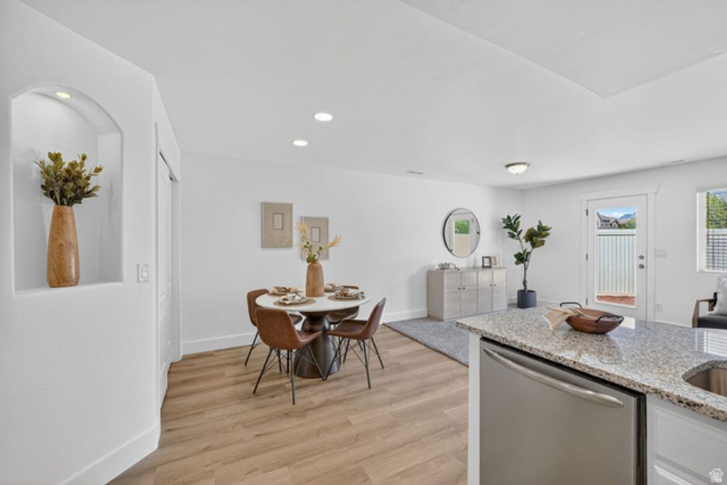 Image 9 of property listing at 213 S TAMARAK CIR, Lehi, UT 84043