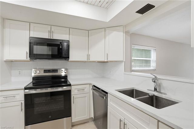 3150 Binnacle DR 106, Naples, FL 34103