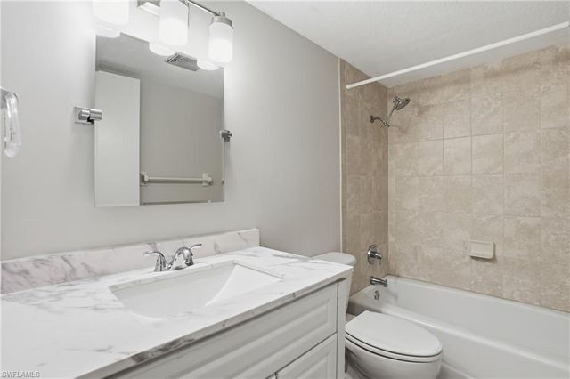 3150 Binnacle DR 106, Naples, FL 34103