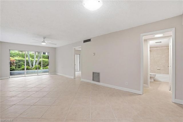 3150 Binnacle DR 106, Naples, FL 34103