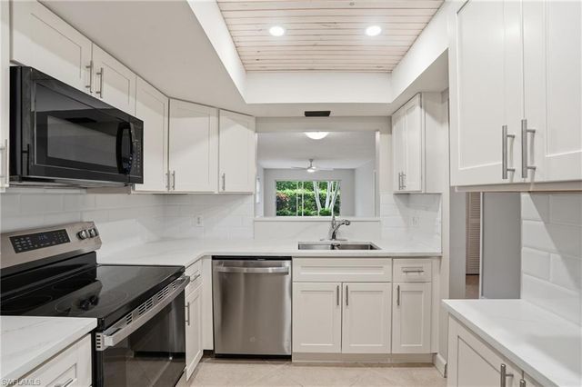 3150 Binnacle DR 106, Naples, FL 34103