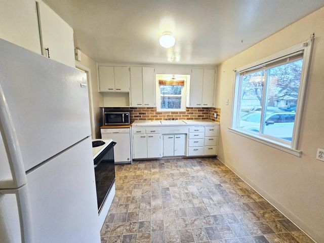 1024 E Queen Ave, Spokane, WA 99207