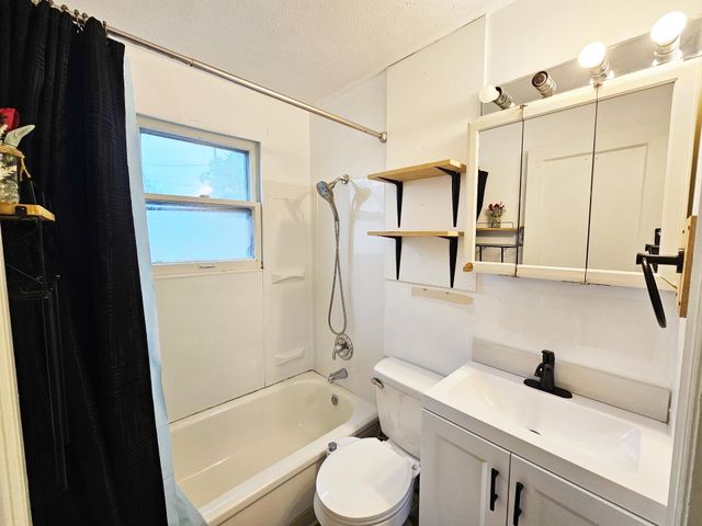 1024 E Queen Ave, Spokane, WA 99207