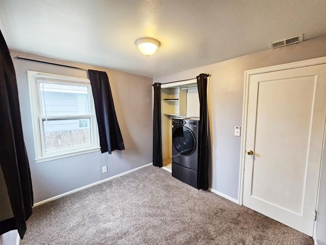 1024 E Queen Ave, Spokane, WA 99207