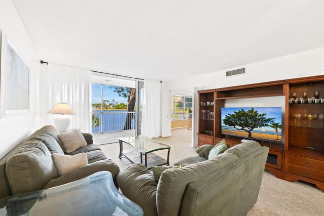 3051 N Course Drive 211, Pompano Beach, FL 33069