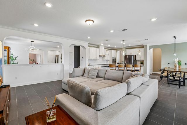 305 Kat Garnet DR, Kyle, TX 78640
