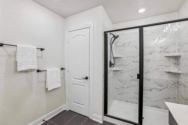 305 Kat Garnet DR, Kyle, TX 78640