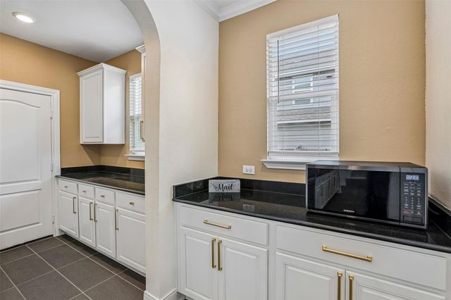 305 Kat Garnet DR, Kyle, TX 78640