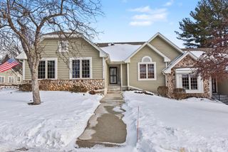215 Endfield CIRCLE, Waukesha, WI 53186