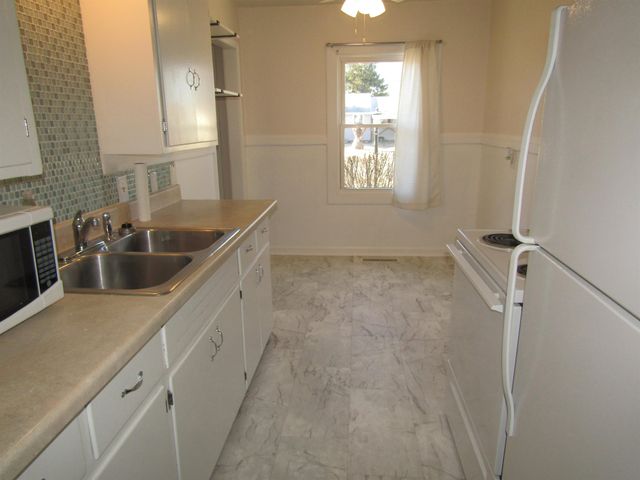 929 Lewis Ave, Salina, KS 67401