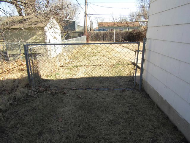 929 Lewis Ave, Salina, KS 67401