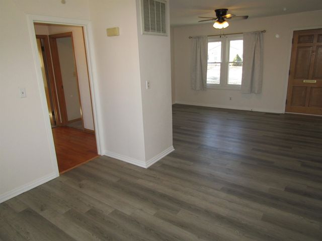 929 Lewis Ave, Salina, KS 67401