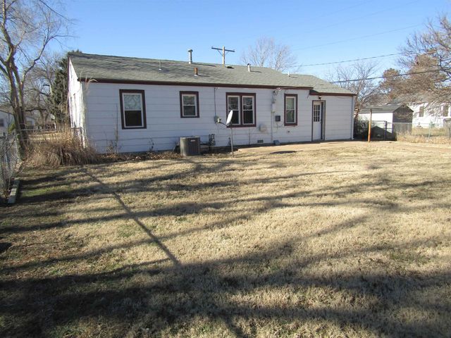 929 Lewis Ave, Salina, KS 67401