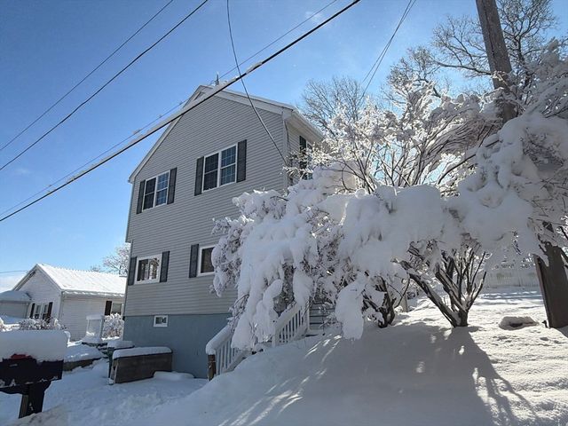 24 Friendship St, Billerica, MA 01821