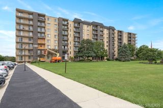 5400 Walnut Avenue 805, Downers Grove, IL 60515