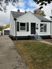 1427 E Madge Avenue, Hazel Park, MI 48030