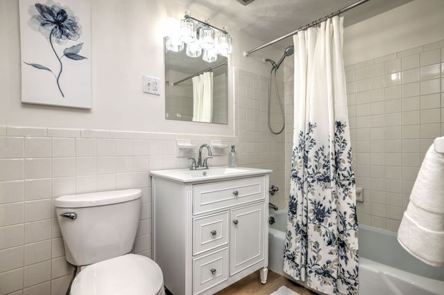 308 Meadowside Road APT 202, Milford, CT 06460