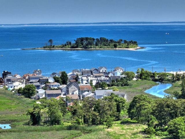 308 Meadowside Road APT 202, Milford, CT 06460