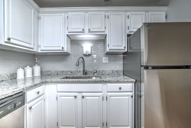 308 Meadowside Road APT 202, Milford, CT 06460