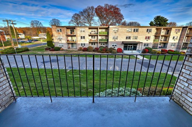 308 Meadowside Road APT 202, Milford, CT 06460