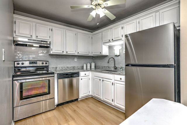 308 Meadowside Road APT 202, Milford, CT 06460