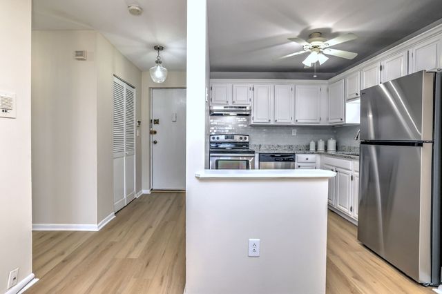 308 Meadowside Road APT 202, Milford, CT 06460