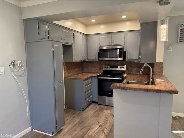 10749 New haven Street, Sun Valley, CA 91352