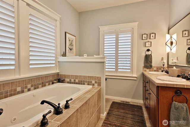 1899 Beverly Beach Road, Freeland, WA 98249