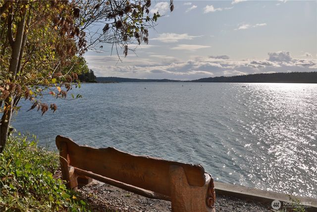 1899 Beverly Beach Road, Freeland, WA 98249