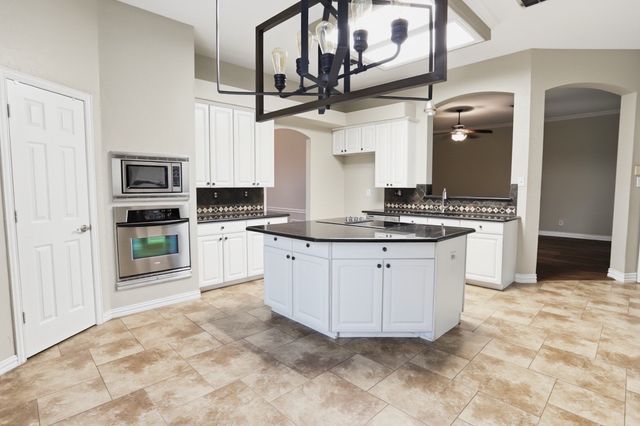 3720 Cripple Creek Court, Bedford, TX 76021