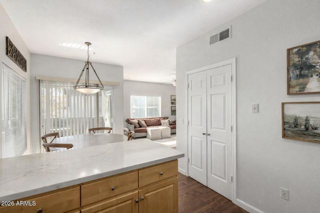 7401 W ARROWHEAD CLUBHOUSE Drive 2079, Glendale, AZ 85308