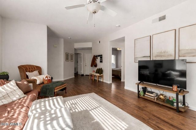 7401 W ARROWHEAD CLUBHOUSE Drive 2079, Glendale, AZ 85308