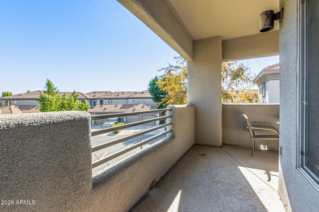 7401 W ARROWHEAD CLUBHOUSE Drive 2079, Glendale, AZ 85308