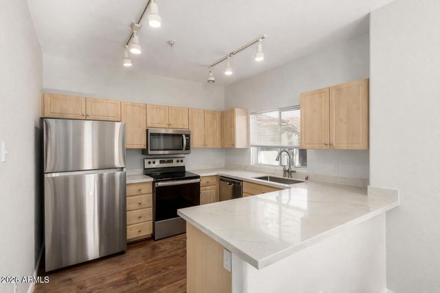 7401 W ARROWHEAD CLUBHOUSE Drive 2079, Glendale, AZ 85308