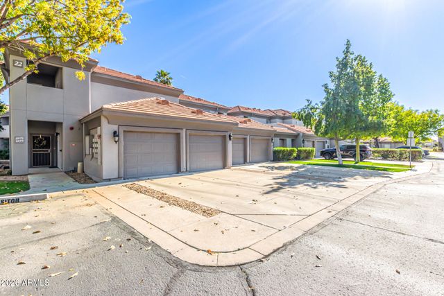 7401 W ARROWHEAD CLUBHOUSE Drive 2079, Glendale, AZ 85308