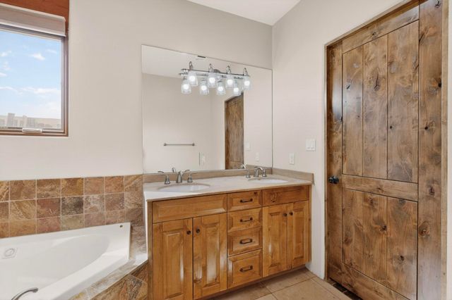 93 Bosquecillo, Santa Fe, NM 87508