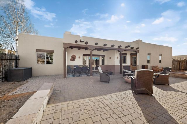 93 Bosquecillo, Santa Fe, NM 87508