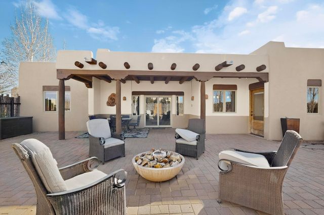 93 Bosquecillo, Santa Fe, NM 87508