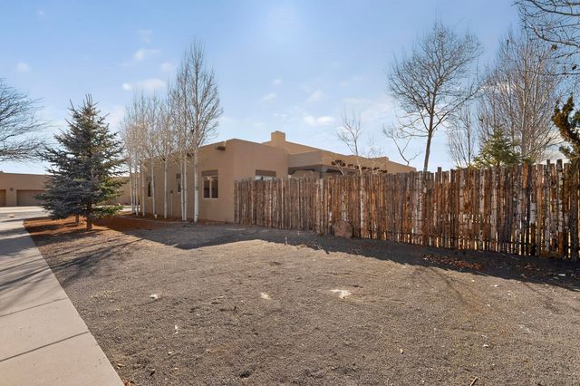 93 Bosquecillo, Santa Fe, NM 87508