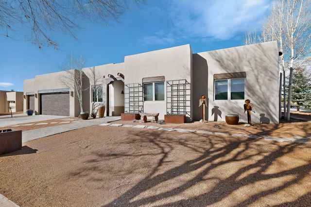 93 Bosquecillo, Santa Fe, NM 87508