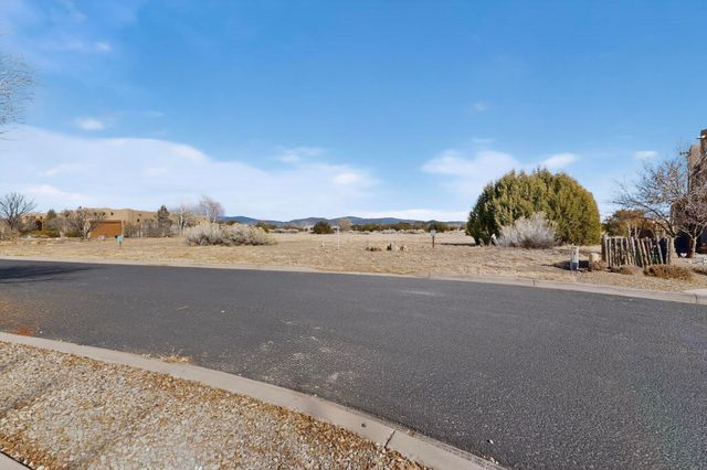 93 Bosquecillo, Santa Fe, NM 87508