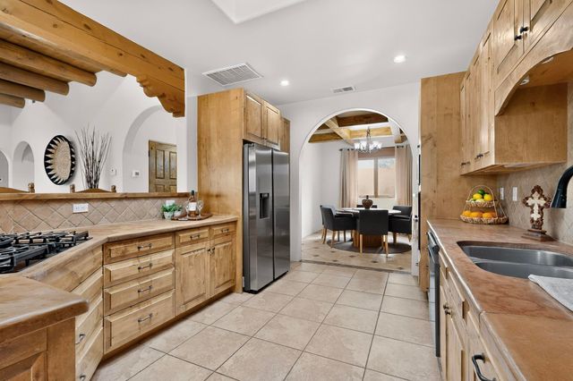 93 Bosquecillo, Santa Fe, NM 87508