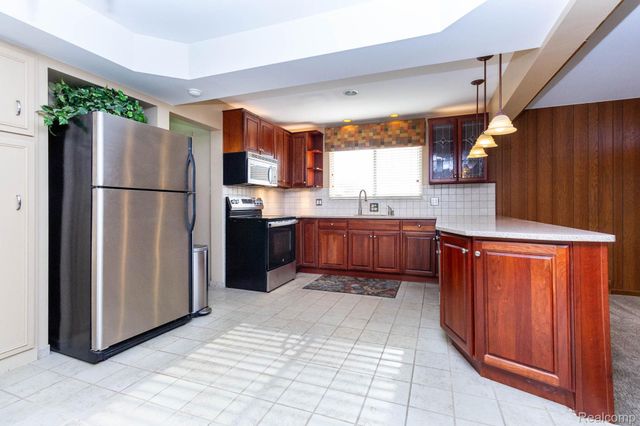 13332 Martin Road, Warren, MI 48088